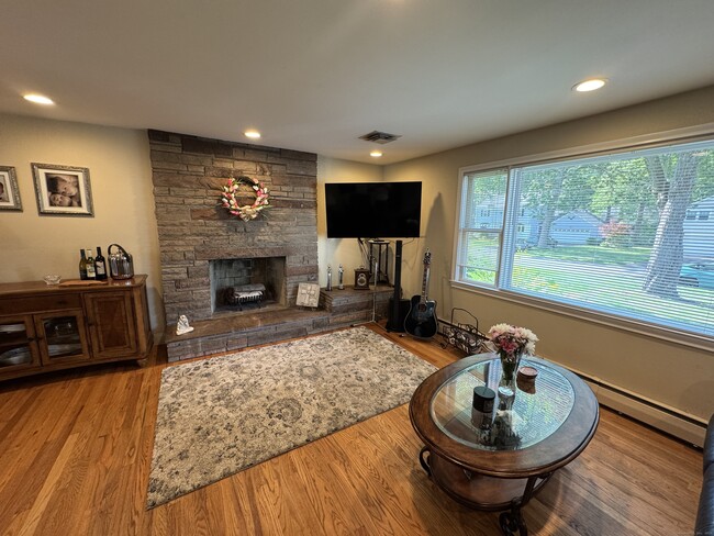 Building Photo - 37 Stoneham Dr