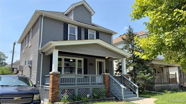 Building Photo - 130 Elm St