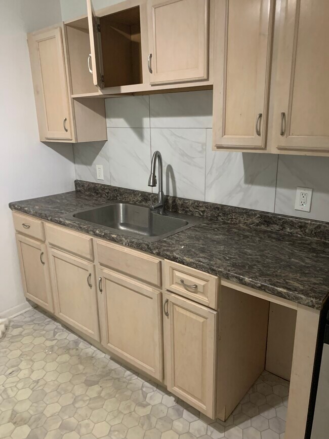 Building Photo - 63 Harris St