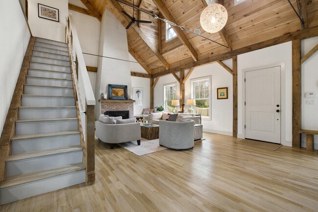 Foto del edificio - 320 Wainscott Harbor Rd