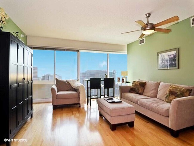 Foto del edificio - 1720 Maple Ave