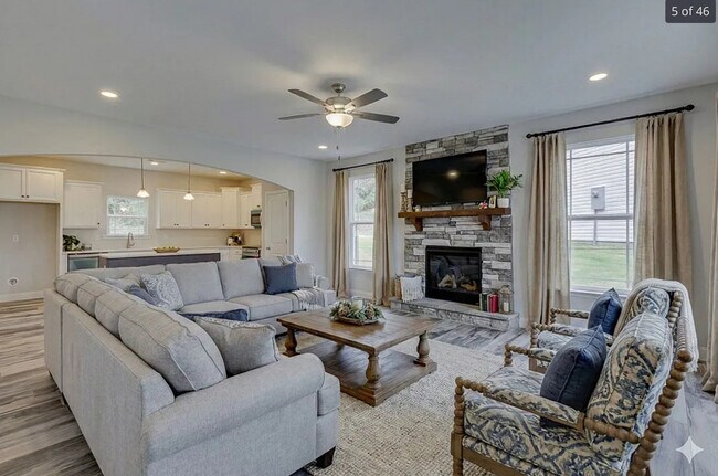 Building Photo - 213 Legacy Ln