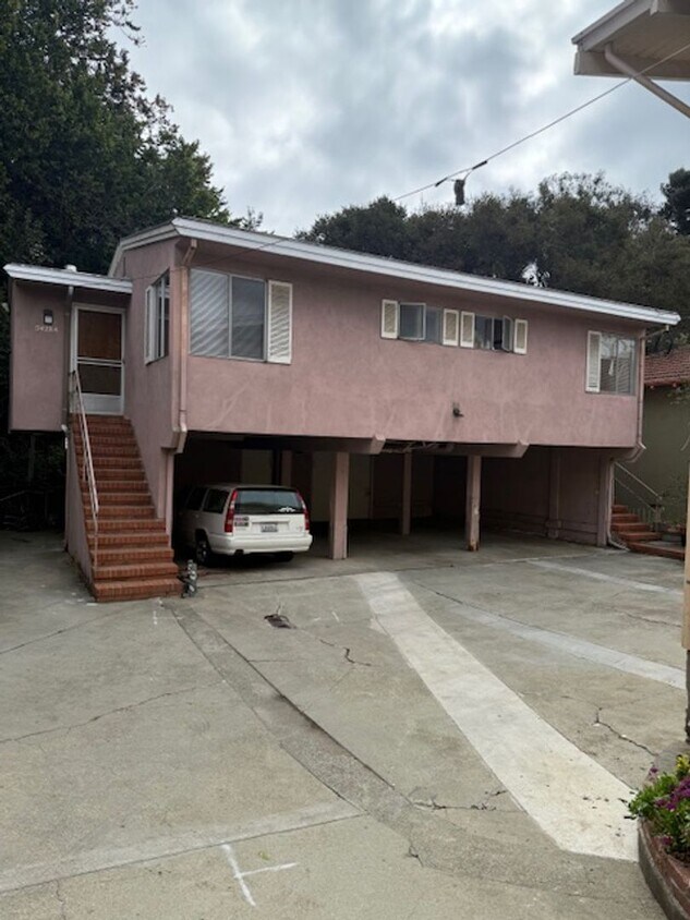 Primary Photo - 5428 Claremont Ave