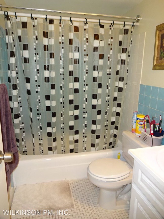 Building Photo - 1 br, 1 bath House - 1 CANTERBURY SQ #201