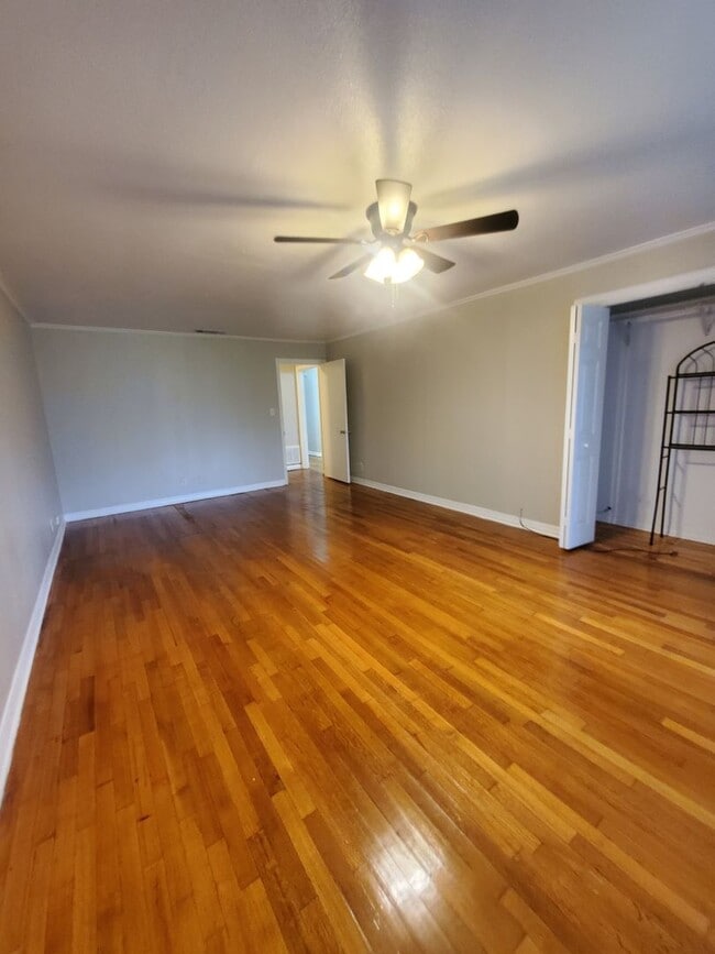 Building Photo - $500 Off 1st Month Special
