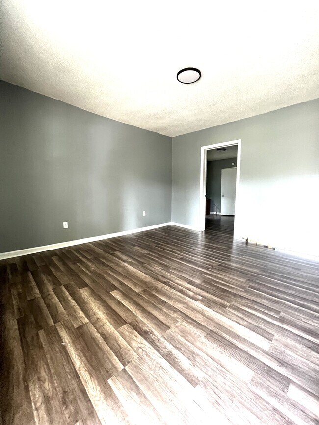 Building Photo - 424 Dyer Ave