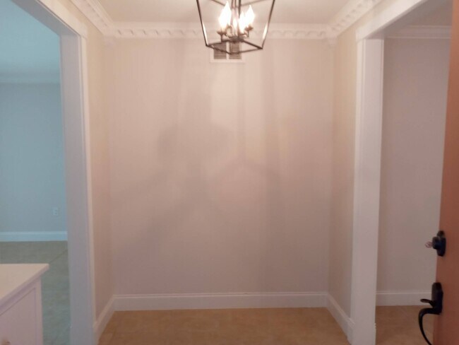 Building Photo - 536 Orange Dr