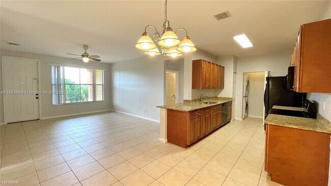 Foto del edificio - 3 br, 2 bath House - 3569 Forest Hill Blvd...