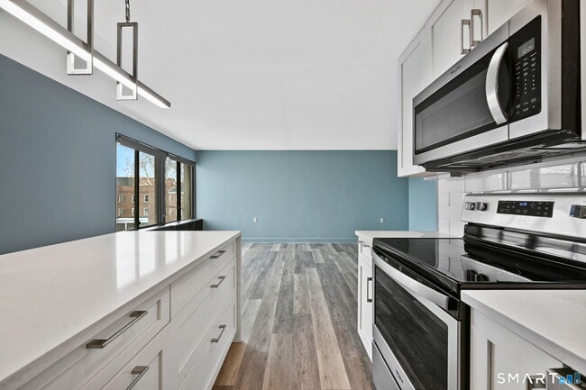 Building Photo - 60 Strawberry Hill Ave