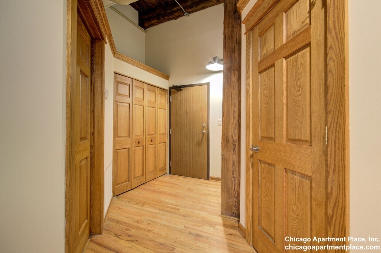 Primary Photo - 216 N May St