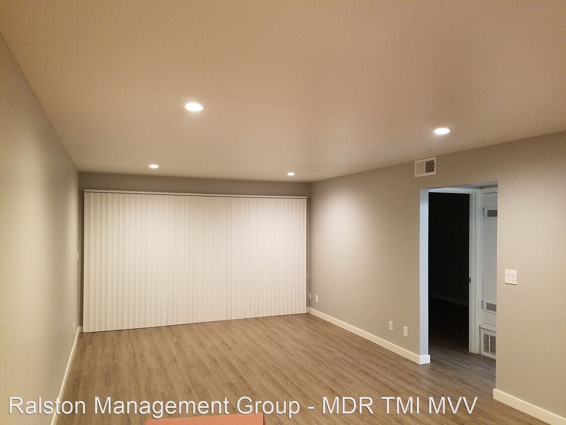 Foto principal - 914 Mountain View Ave