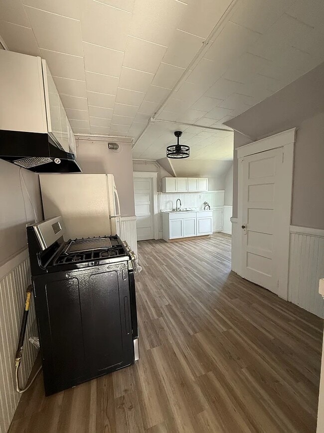 Building Photo - 317 Clinton St