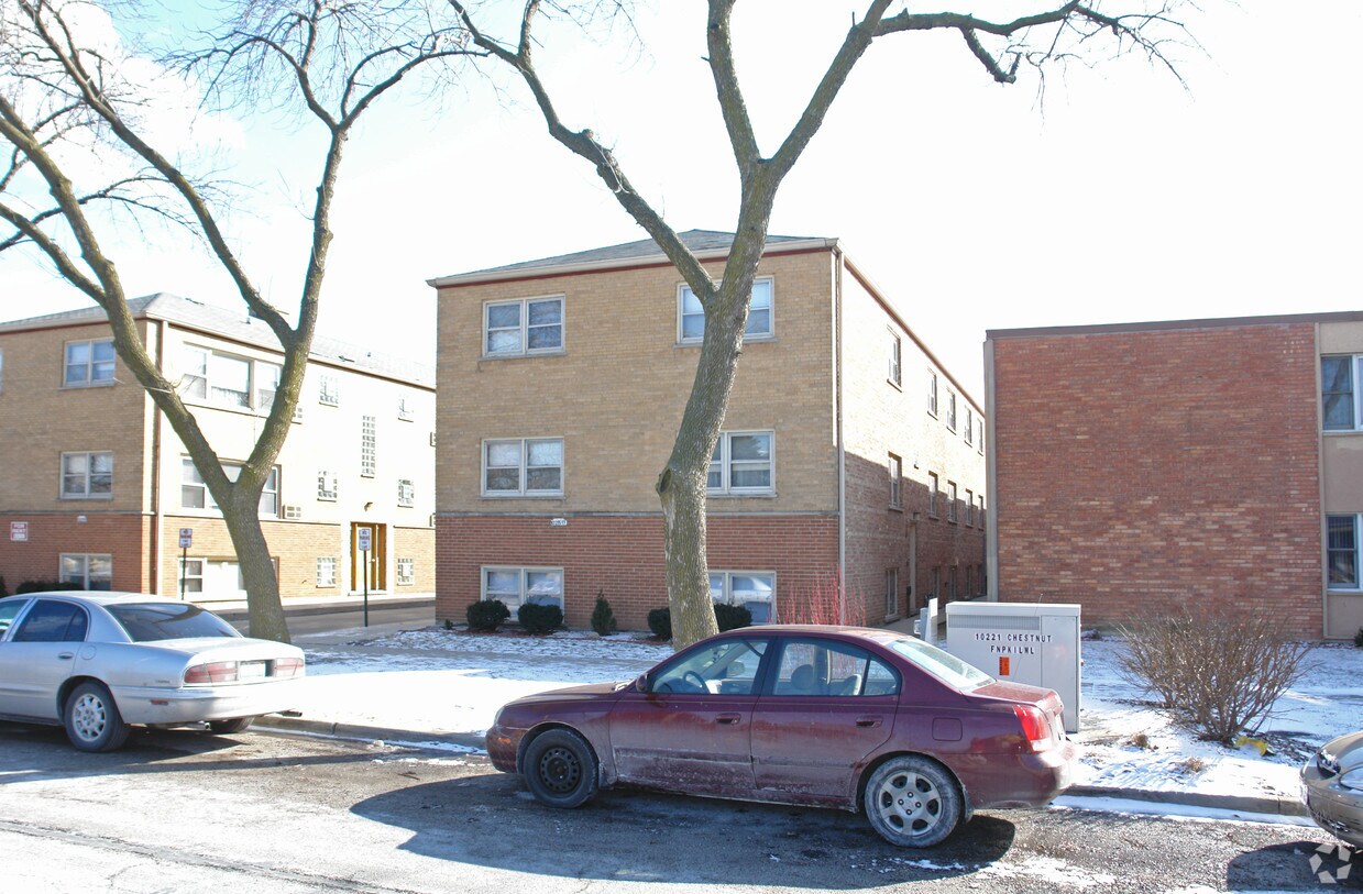 Foto del edificio - 10215-10217 Chestnut Ave