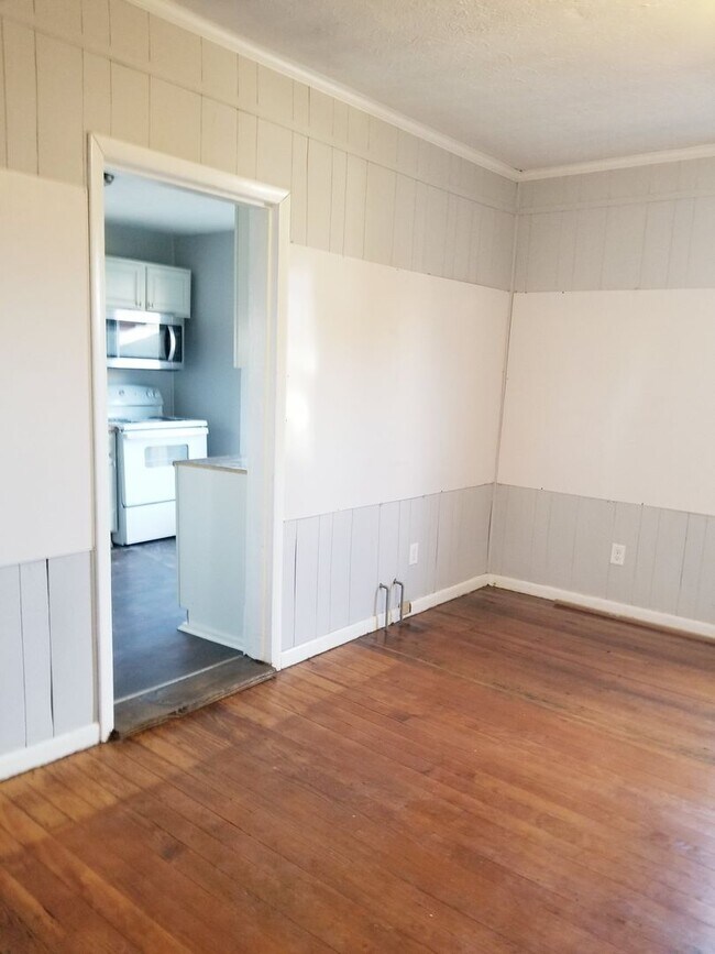 Foto del edificio - Two Bedroom Two Story Townhome Close to th...