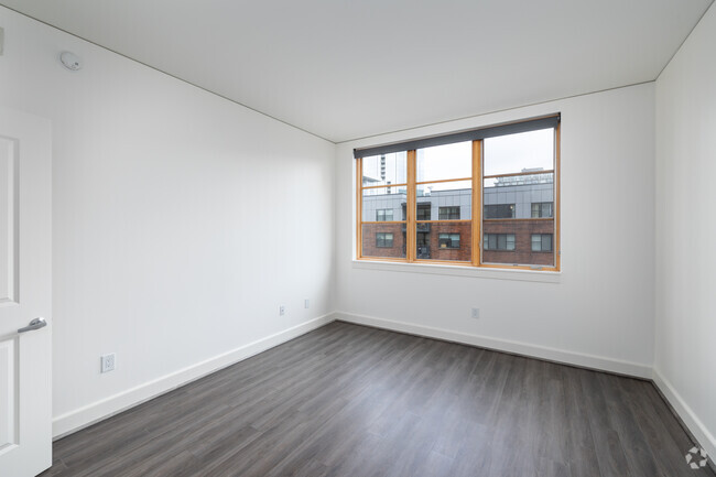 1BR, 1BA - 799SF - Burlington Tower