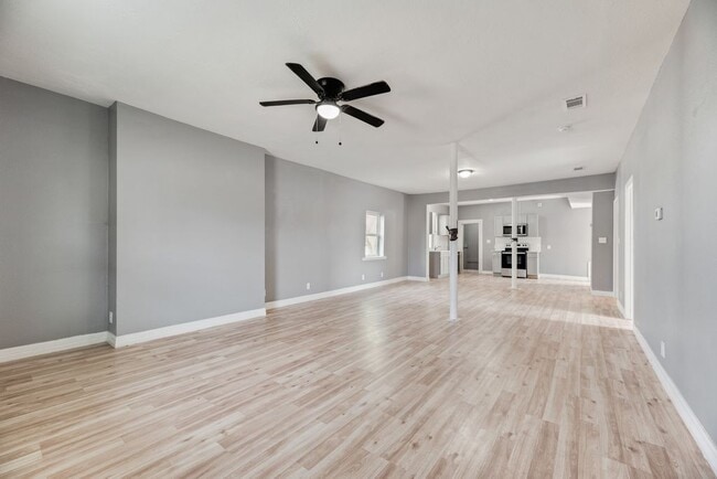 Foto del edificio - 815 N Travis St