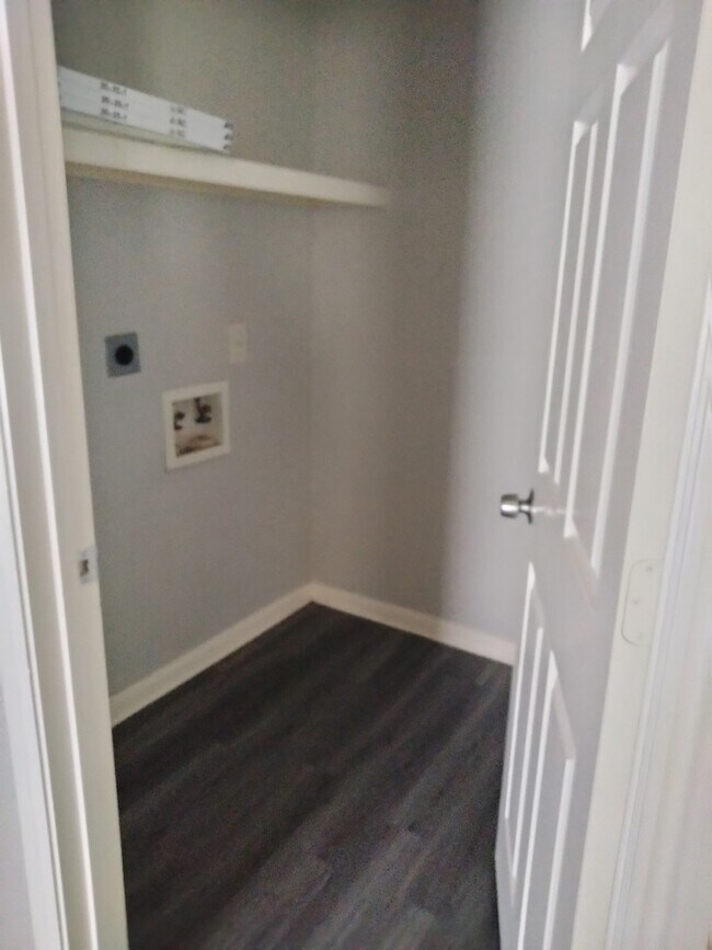 Building Photo - 208 Canterbury Dr