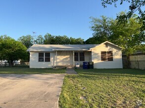 Building Photo - 805 North Dr