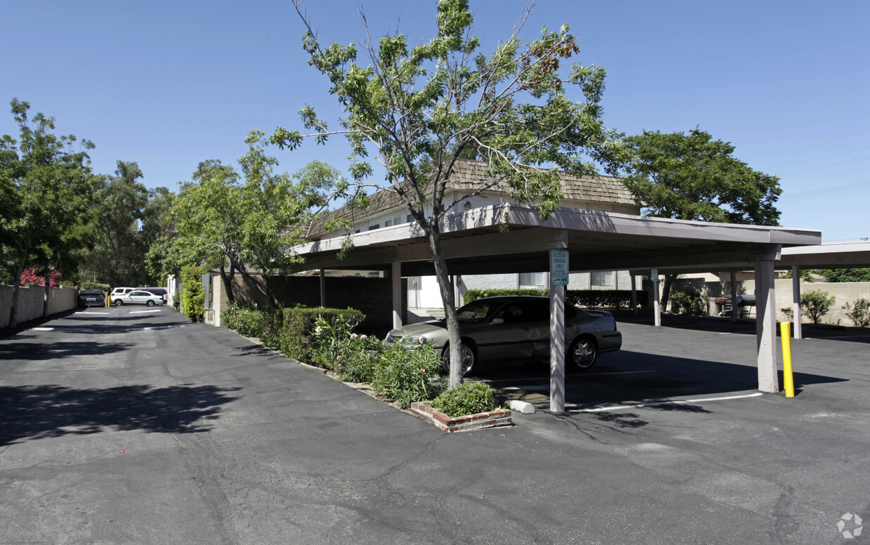 Building Photo - La Vista Apartments