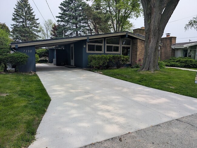 Foto del edificio - 7120 W Eden Plz