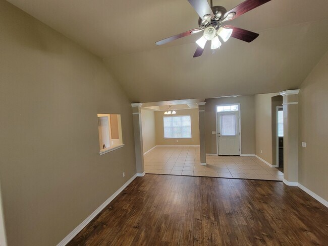 Foto del edificio - 1303 E Ken Leach Ct