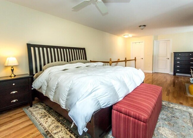 Master bedroom - 4 School St