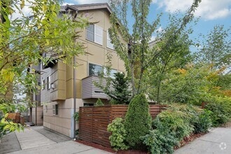 Building Photo - 923B N 85th St
