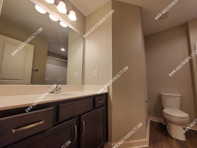 Foto del edificio - Gorgeous Like New-Built in 2020-Louisburg Town Home-Available NOW!!