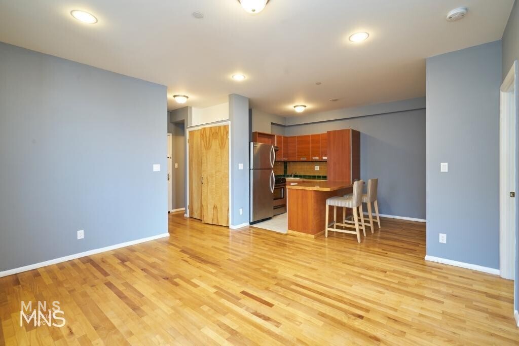 Primary Photo - 669 Meeker Avenue