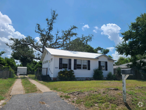 Building Photo - 1704 Billings Ave