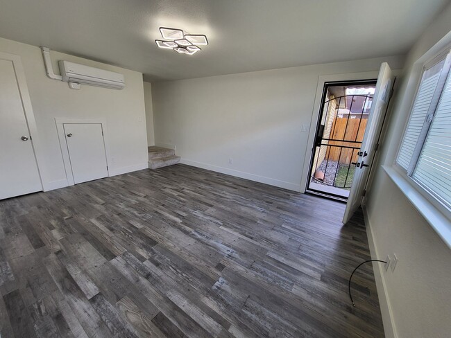 Foto del edificio - 3410 Woodside Dr