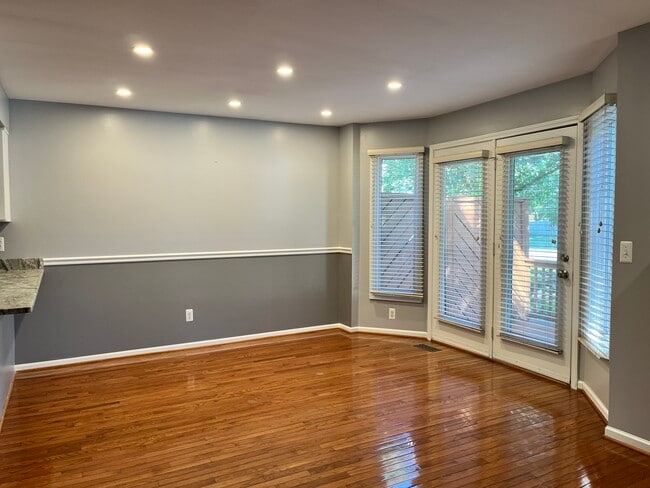 Building Photo - 4455 Park Place Dr