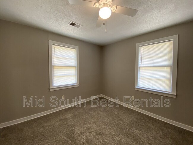 Building Photo - 1688 Winston Dr
