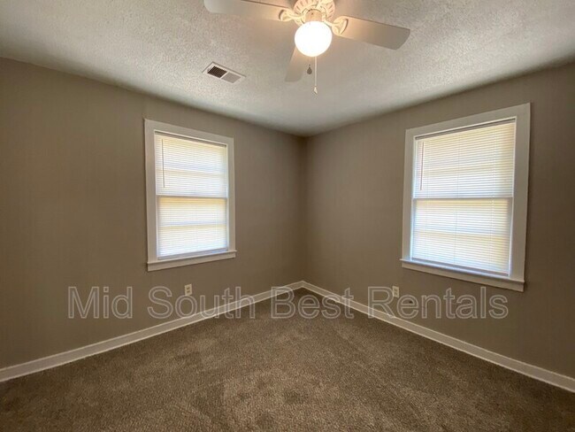 Foto del edificio - 1688 Winston Dr