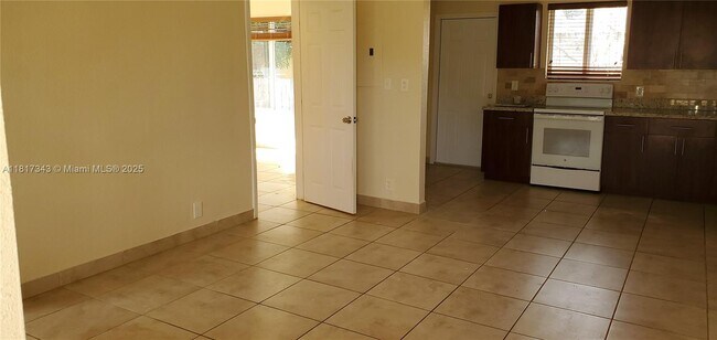 Foto del edificio - 1740 NE 148th St
