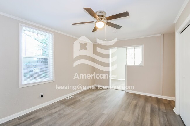 Building Photo - 115 Iroquois St