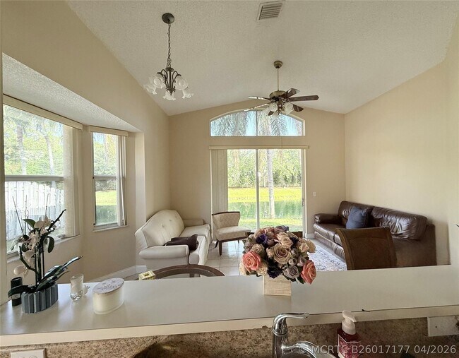 Foto del edificio - 4965 SW 153rd Ave
