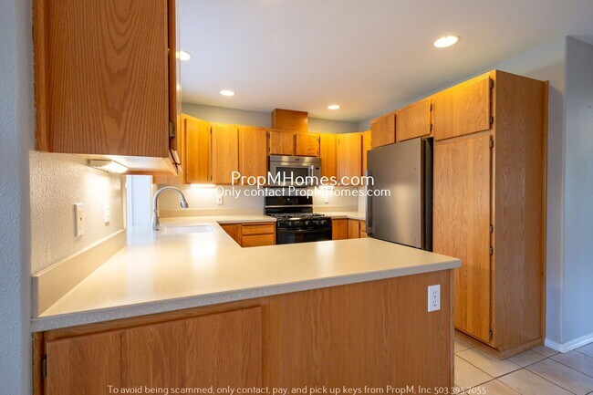 Foto del edificio - Three Bedroom Home in SE W/ Fantastic Back...