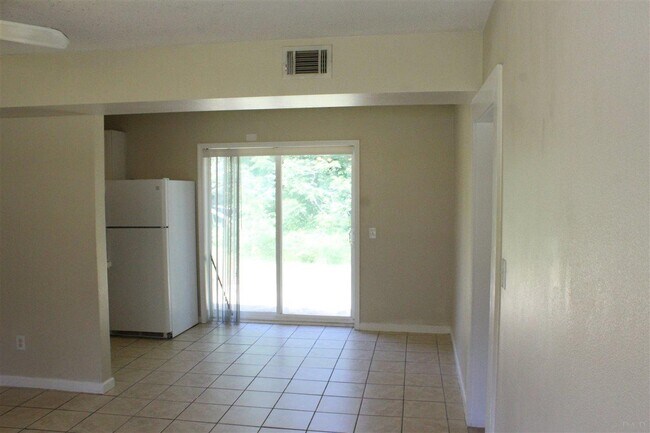 Building Photo - 206 Topaz Ave