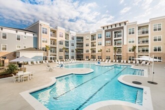 Building Photo - Central Island Square