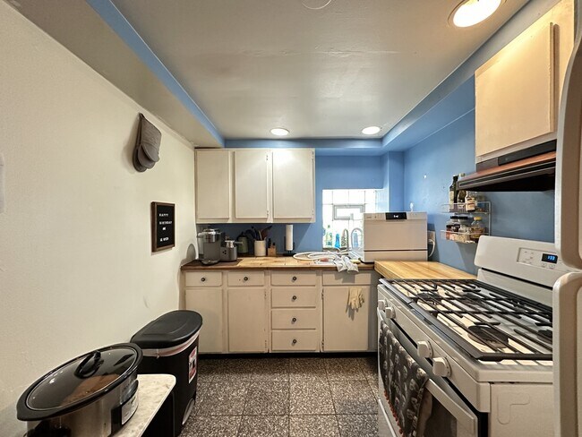 Foto del edificio - 2341 N Leavitt St