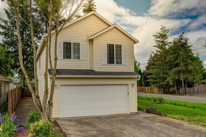 Primary Photo - 4 bedroom 2.5 bath in North Plains!