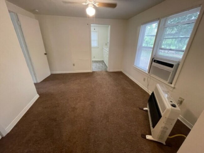 Foto del edificio - Cute 2 bedroom, 1 bath house in East Ft. W...