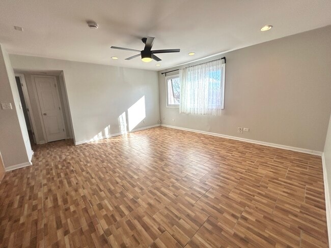 Building Photo - 10440 Natoma Ave