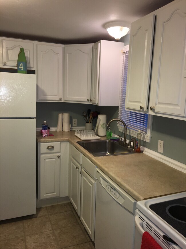 Kitchen - 25 Centerville Ave