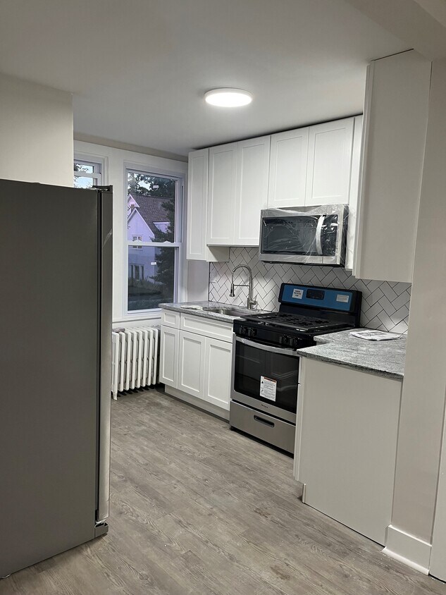 Kitchen - 144 Summit Ave
