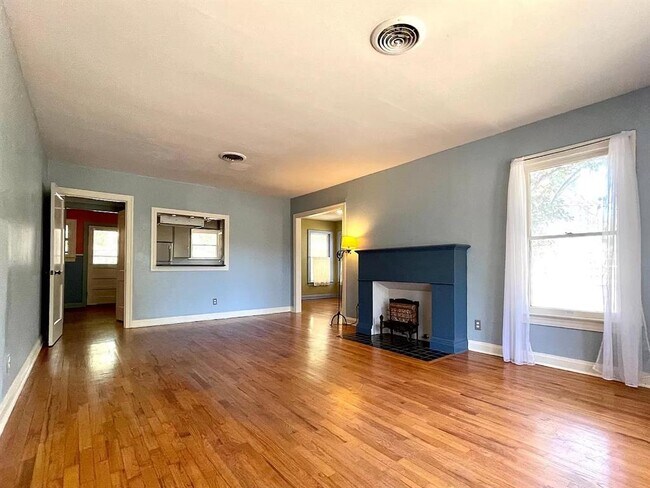 Foto del edificio - 4104 Ridgelea Dr