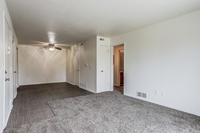 Foto del edificio - GolfView Apartments By The Bay