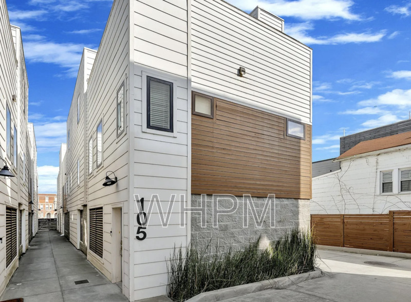 Primary Photo - 1058C 2nd Ave S