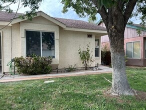 Building Photo - 852 Tucson St